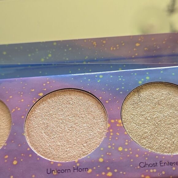 Space Case Cosmetics Eyeshadow Quad With Mirror Case And Makeup Cosmetics Beauty - Picture 7 of 16